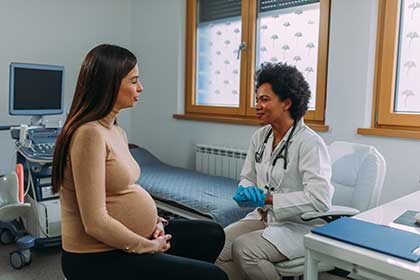Pregnant woman discussing Inflectra with doctor