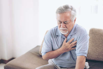 Man suffering from chest pains as a side effect of sirolimus