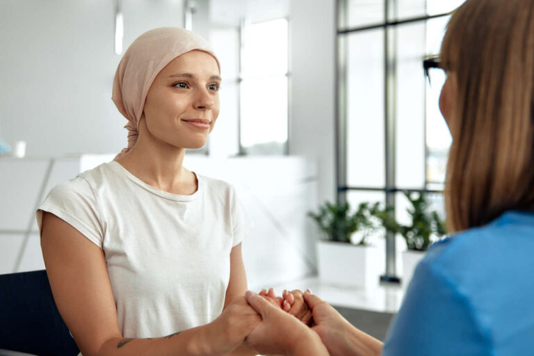 Lazcluze patient talking with a nurse