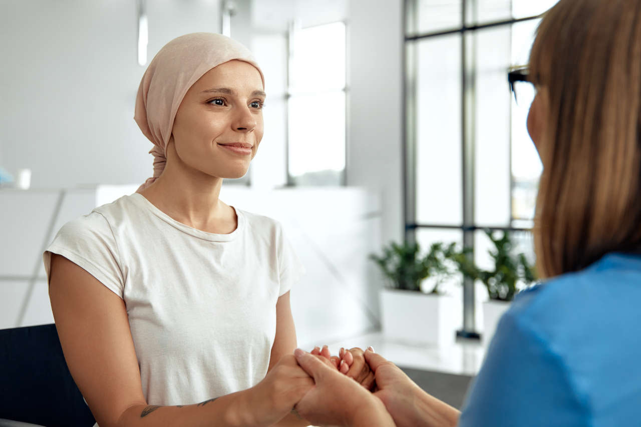 Lazcluze patient talking with a nurse
