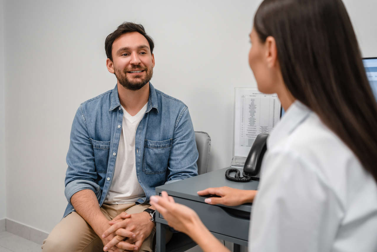 Paciente hablando con el médico sobre Recombinate